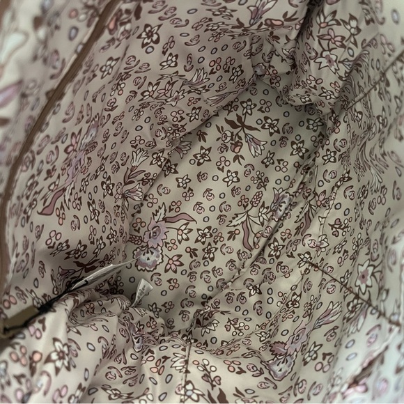 New with tags Vera Bradley Small Multi Strap Tote Bag in Meadowlark Tan - Picture 6 of 13